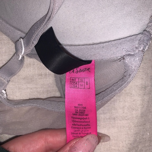 Bras - Picture 4 of 9